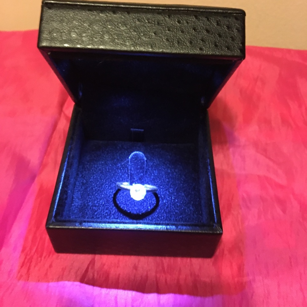1k cubic zirconia solitaire diamond ring